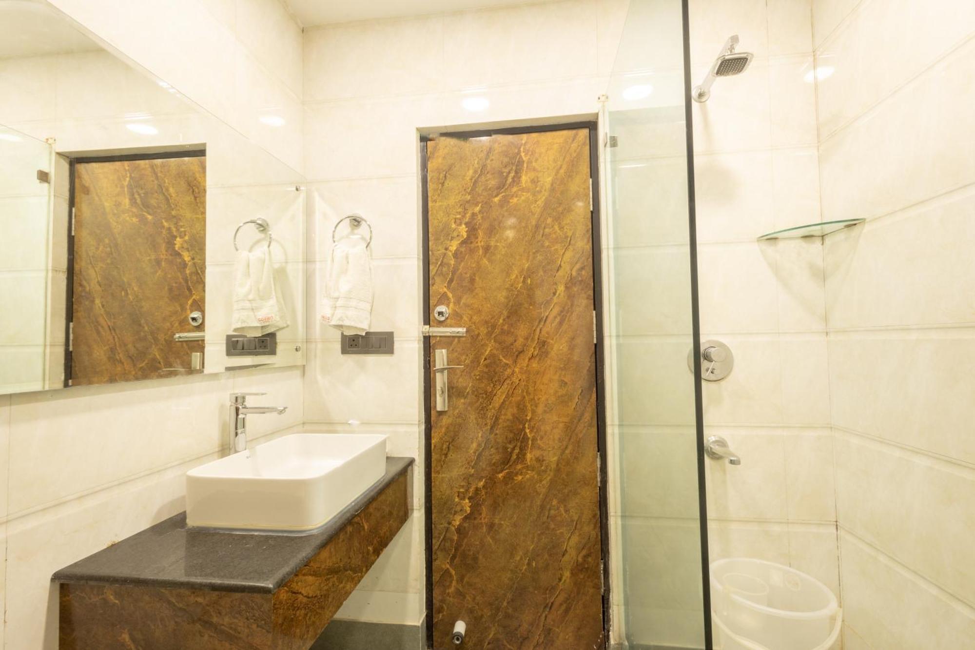 Hotel Cosmo Near Blk Hospital Karol Bagh Delhi  Dış mekan fotoğraf