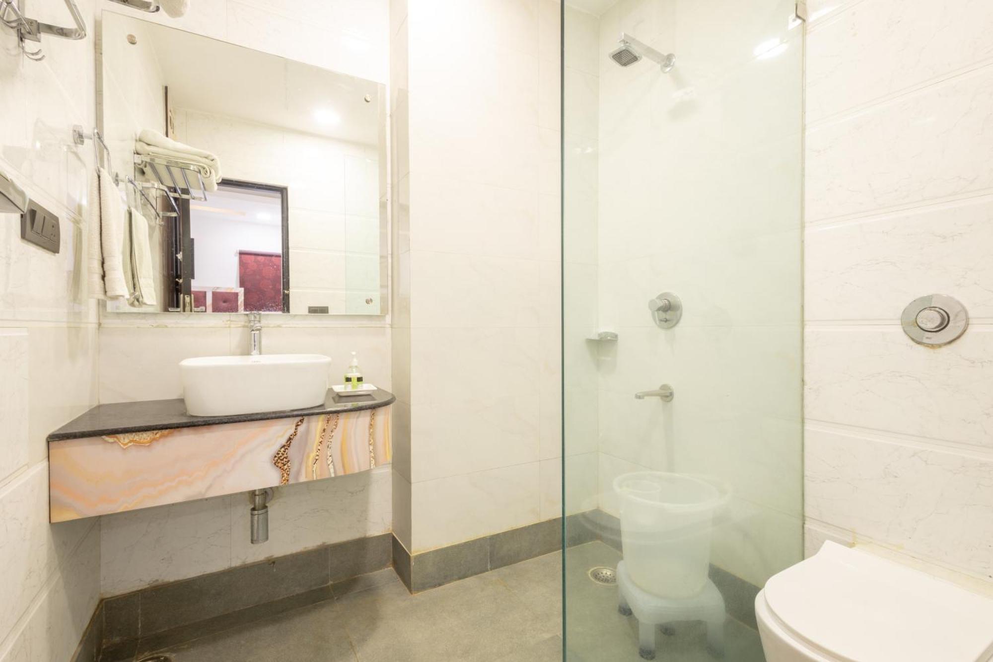 Hotel Cosmo Near Blk Hospital Karol Bagh Delhi  Dış mekan fotoğraf