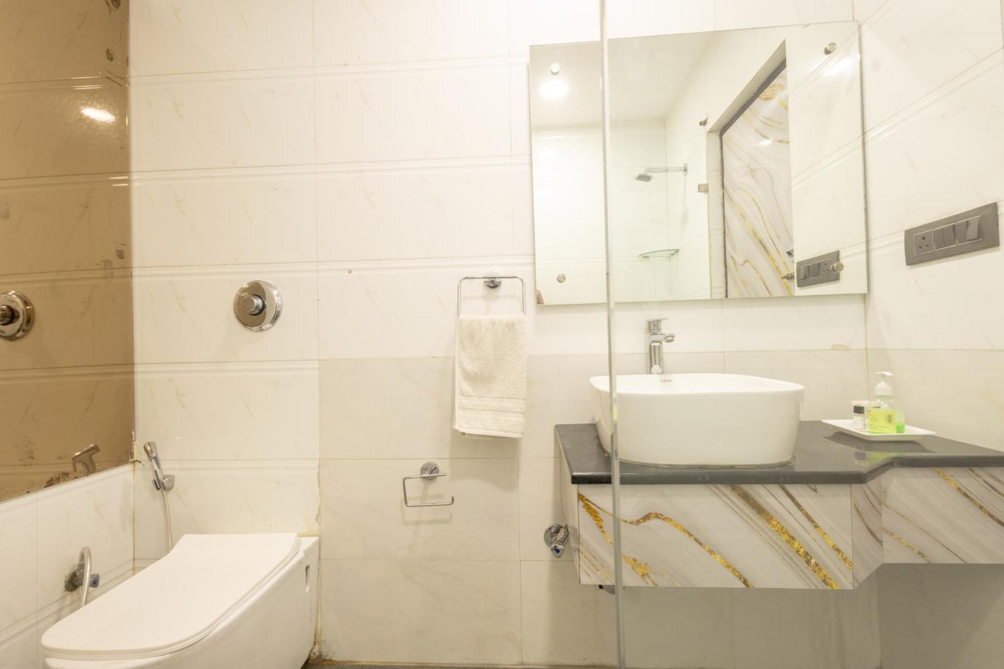 Hotel Cosmo Near Blk Hospital Karol Bagh Delhi  Dış mekan fotoğraf